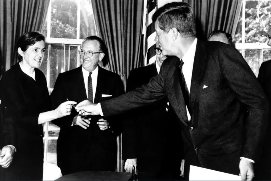 President John F. Kennedy presenting the President's Award for Distinguished Federal Civilian Service to Dr. Frances Oldham Kelsey of the FDA, who blocked thalidomide approval in the United States.